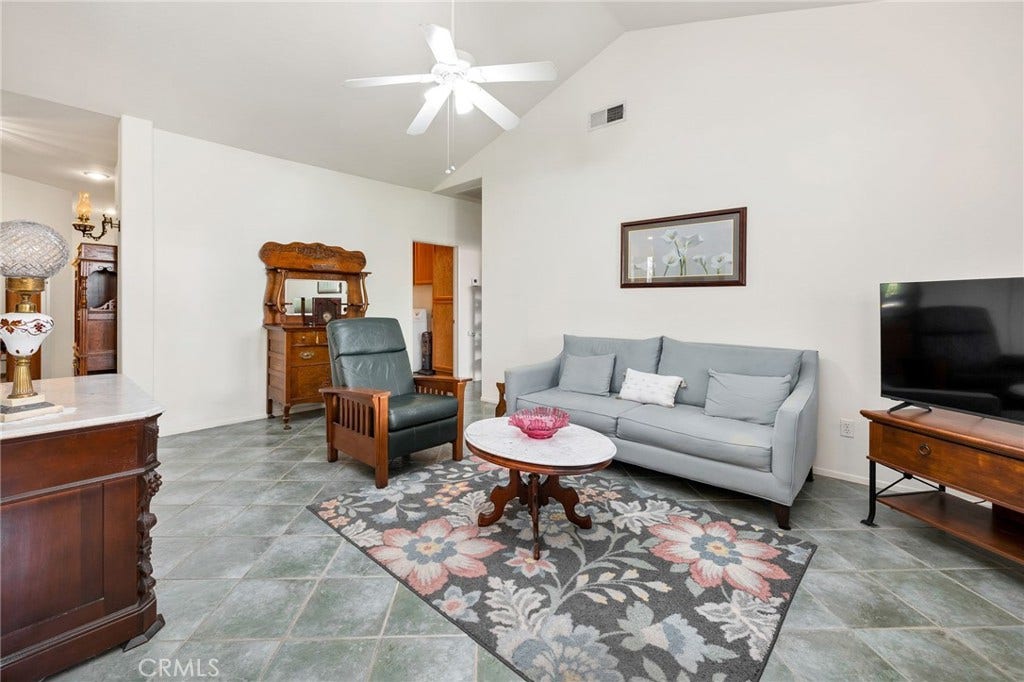 853 Camino De Oro, San Jacinto, CA 92583 view from living room to hallway