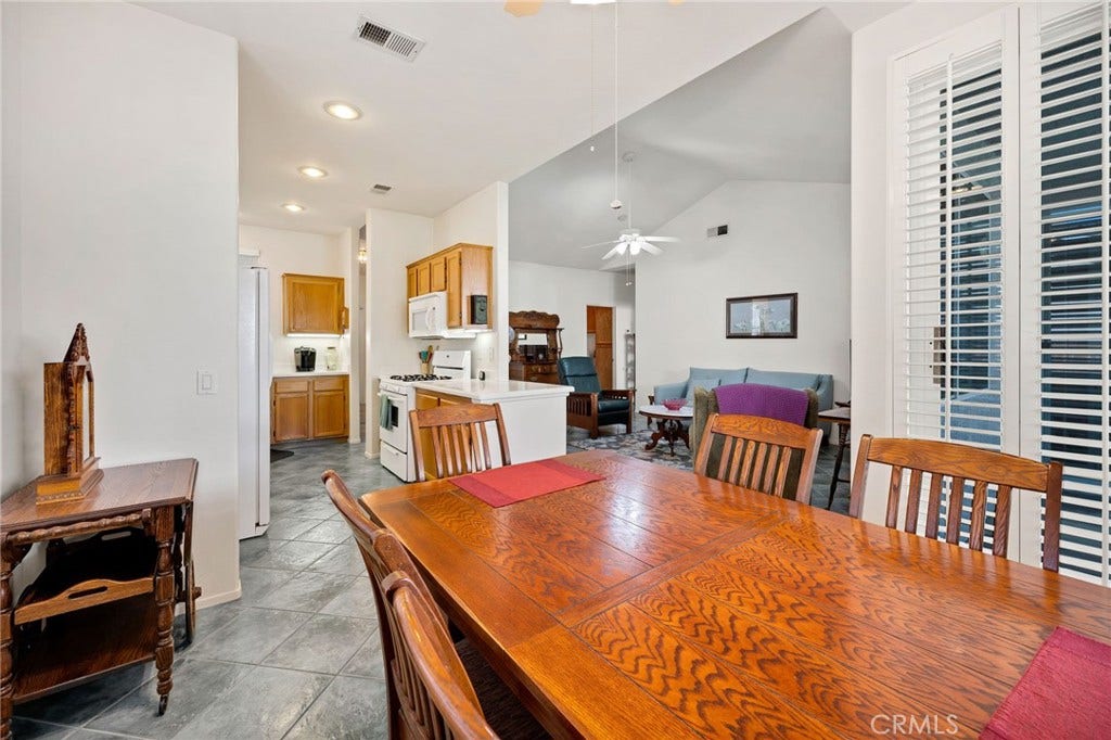 853 Camino De Oro, San Jacinto, CA 92583 view from dining area to kitchen