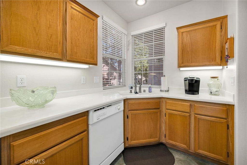 853 Camino De Oro, San Jacinto, CA 92583 lots of kitchen storage