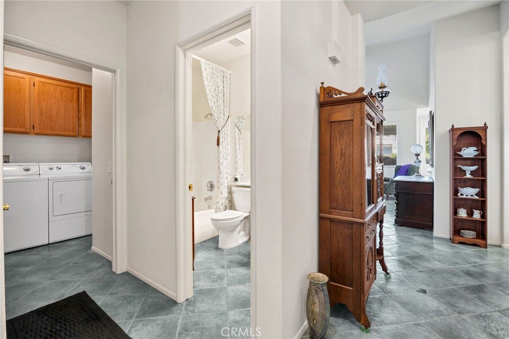 853 Camino De Oro, San Jacinto, CA 92583 guest bathroom