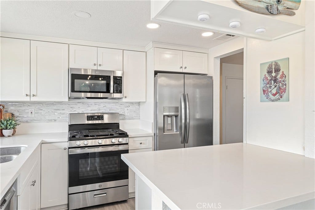 Updated kitchen, quartz countertops. Stainless steel appliances