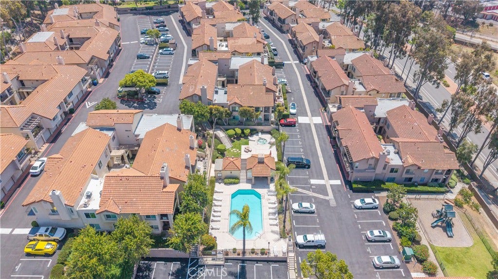 Many community amenities!