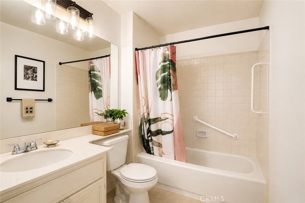 17808 Corte Huasco Street, #60, San Diego, CA 92128