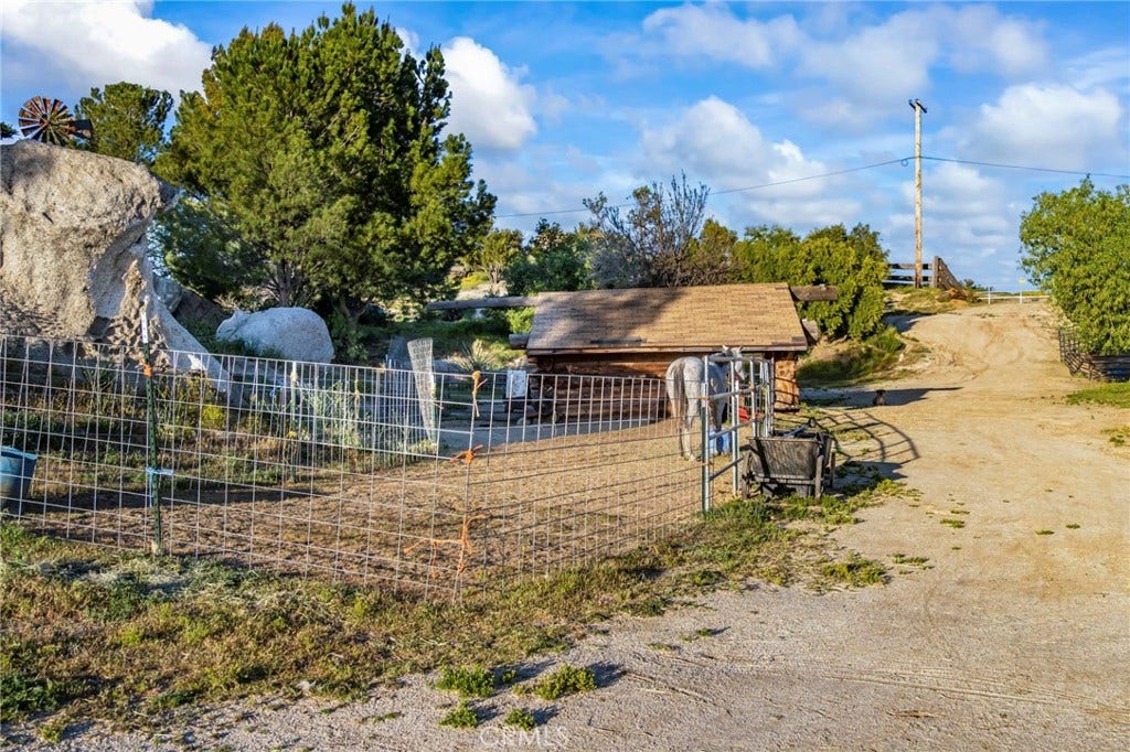 42355 Fresz Road, Aguanga, CA 92536 42355 Fresz Road, Aguanga, CA 92536