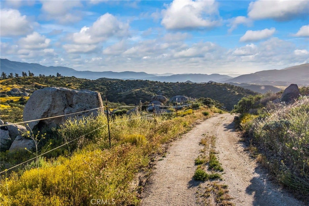 42355 Fresz Road, Aguanga, CA 92536 42355 Fresz Road, Aguanga, CA 92536