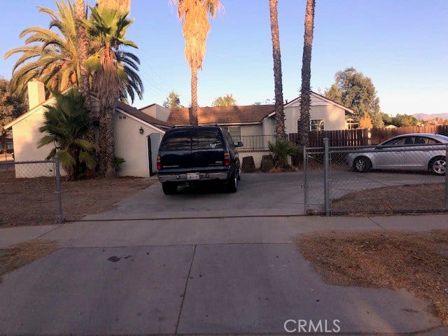 296 PALM AVE, Hemet, CA 92543 296 PALM AVE, Hemet, CA 92543