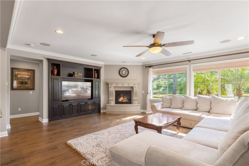 34581 Collier Falls Court, Temecula, CA 92592 SPACIOUS FAMILY ROOM