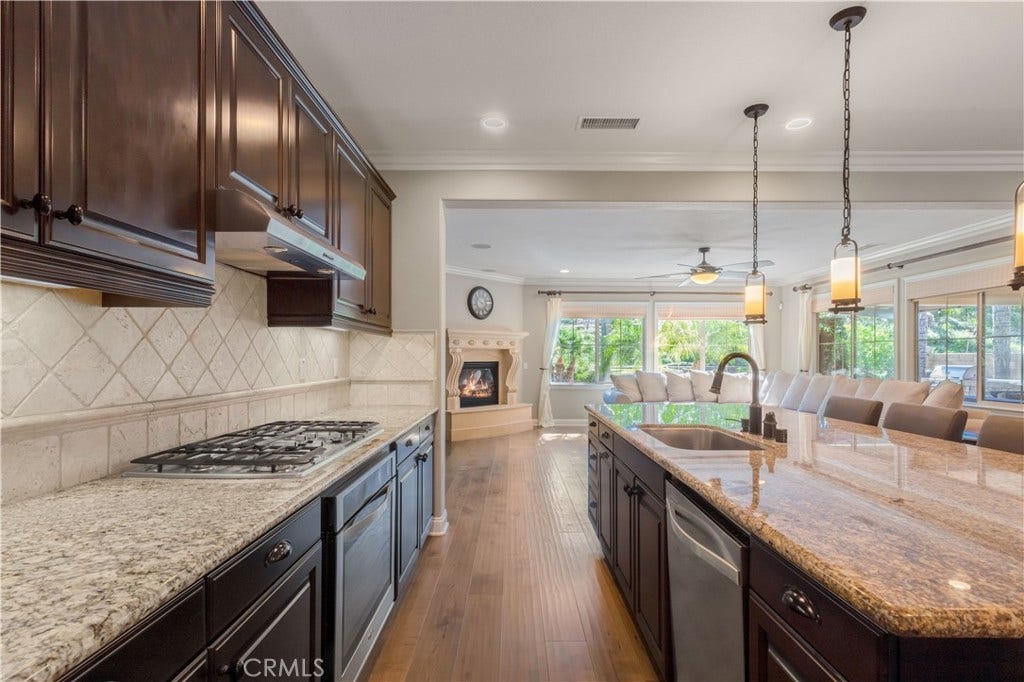 34581 Collier Falls Court, Temecula, CA 92592 DOUBLE OVENS