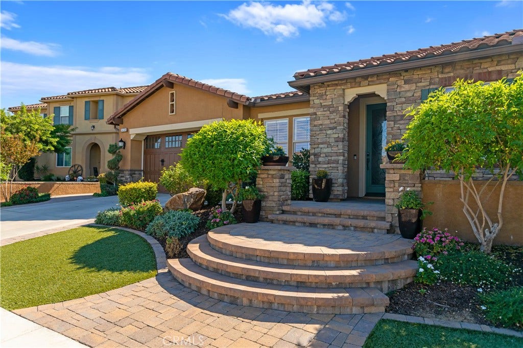 34581 Collier Falls Court, Temecula, CA 92592 EASY TURF LANDSCAPING IN FRONT
