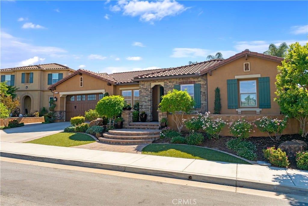 34581 Collier Falls Court, Temecula, CA 92592 CUSTOM FRONT HARDSCAPE