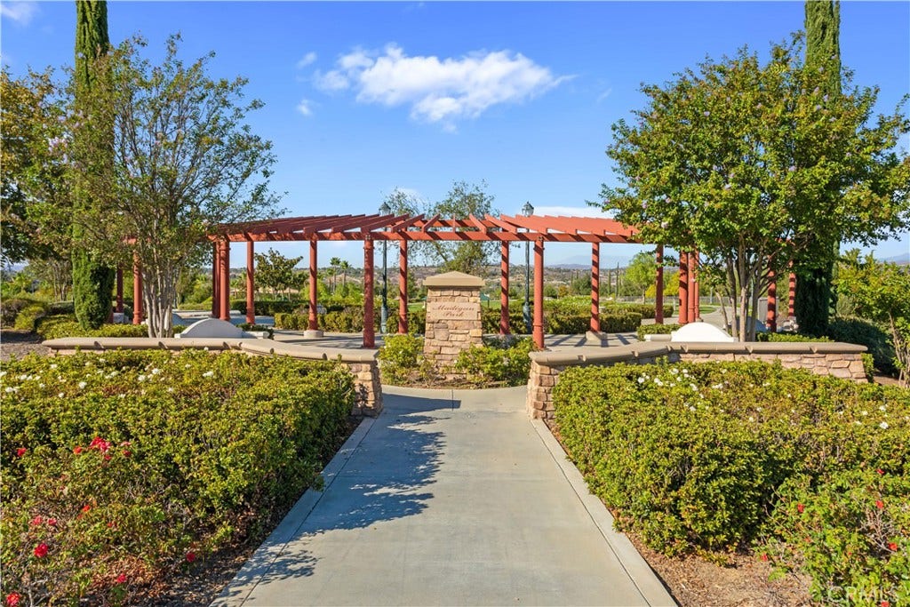 34581 Collier Falls Court, Temecula, CA 92592 MORGAN HILL COMMUNITY