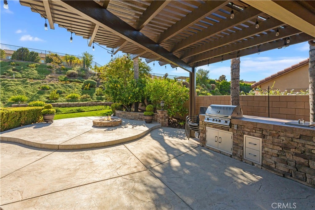 34581 Collier Falls Court, Temecula, CA 92592 BUILT IN BBQ