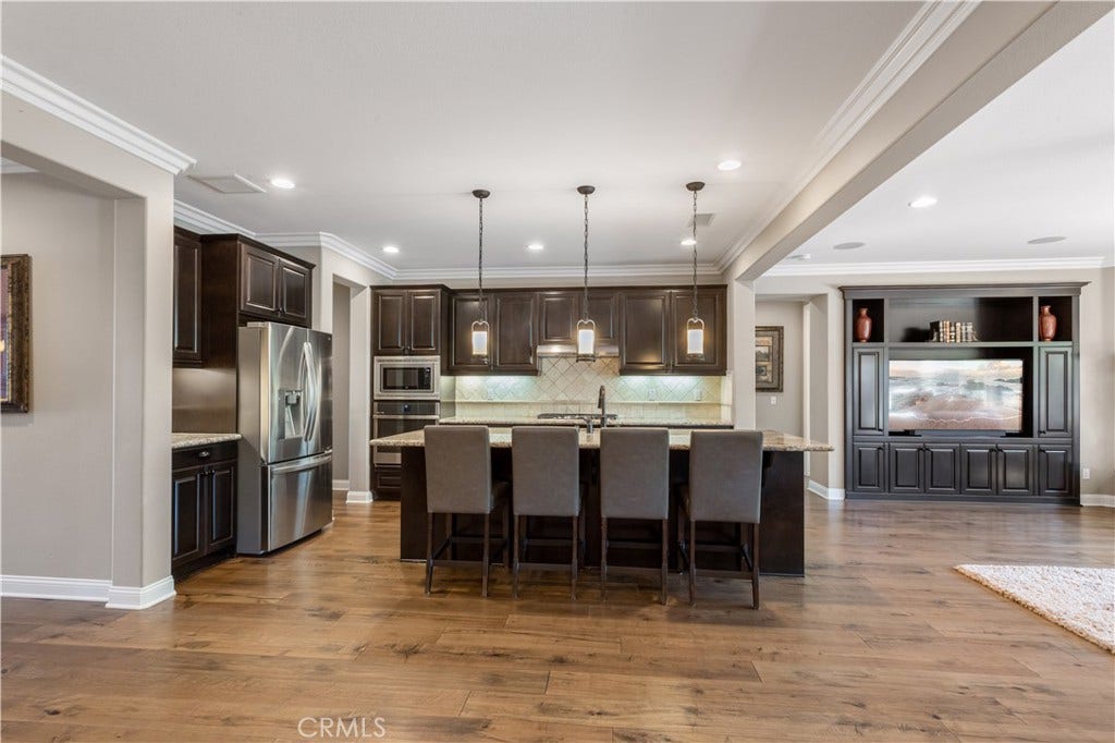 34581 Collier Falls Court, Temecula, CA 92592 LG CENTER ISLAND w/ SEATING