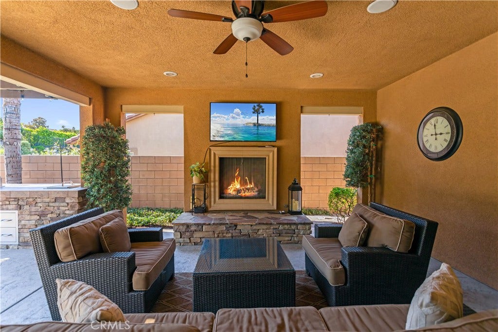 34581 Collier Falls Court, Temecula, CA 92592 CALIFORNIA ROOM