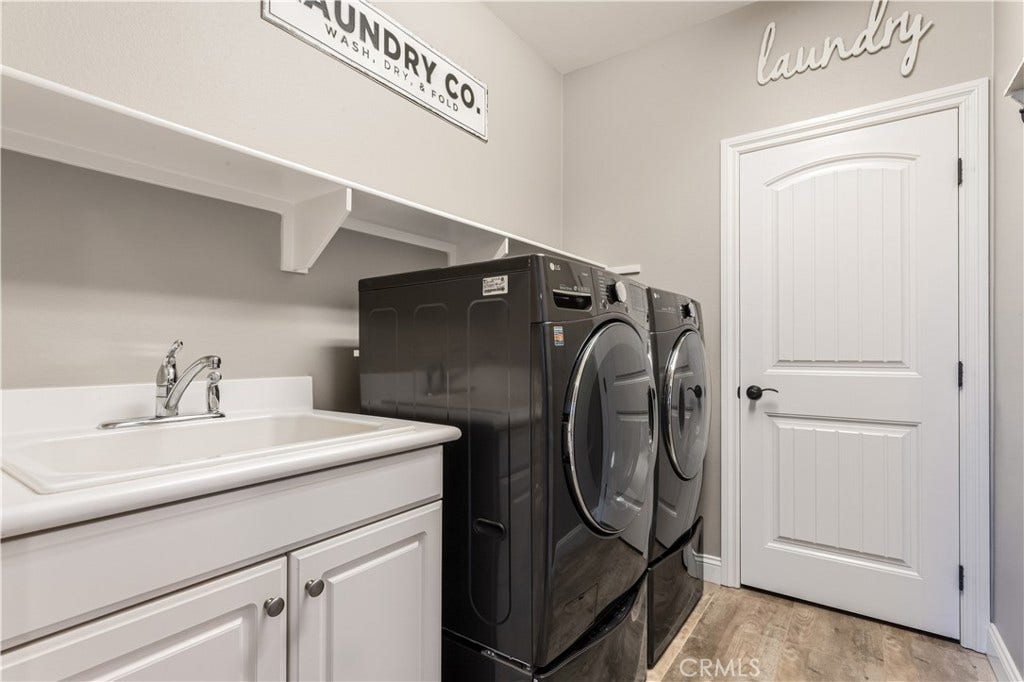 34581 Collier Falls Court, Temecula, CA 92592 LAUNDRY RM w/ WALK IN LINEN CLOSET
