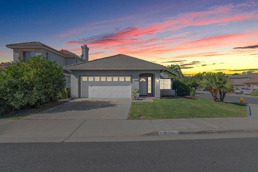Property photo for 30423 Shoreline Drive, Menifee, CA