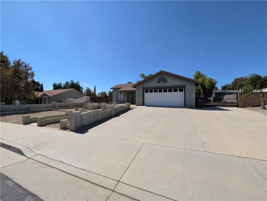 13053 Shubert, Moreno Valley, CA 92555 Driveway
