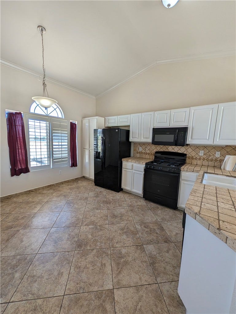 13053 Shubert, Moreno Valley, CA 92555 Kitchen