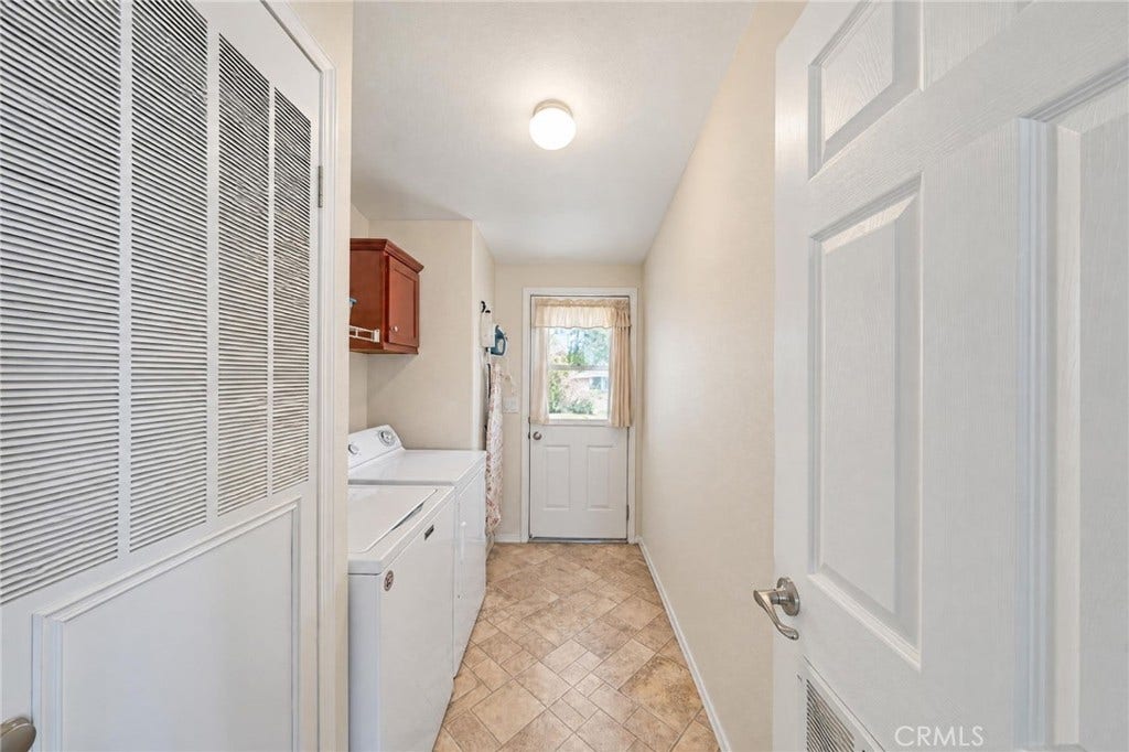 28880 Via Princesa, Murrieta, CA 92563 Laundry room.