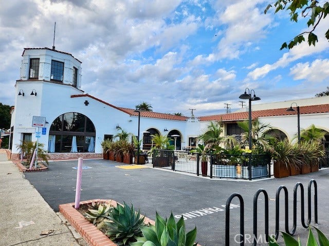 Property photo for 585 E Thompson Boulevard, Ventura, CA
