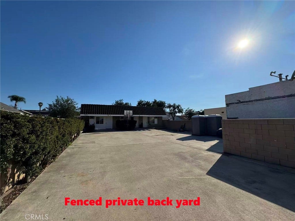 15858 main st, La Puente, CA 91744 15858 main st, La Puente, CA 91744