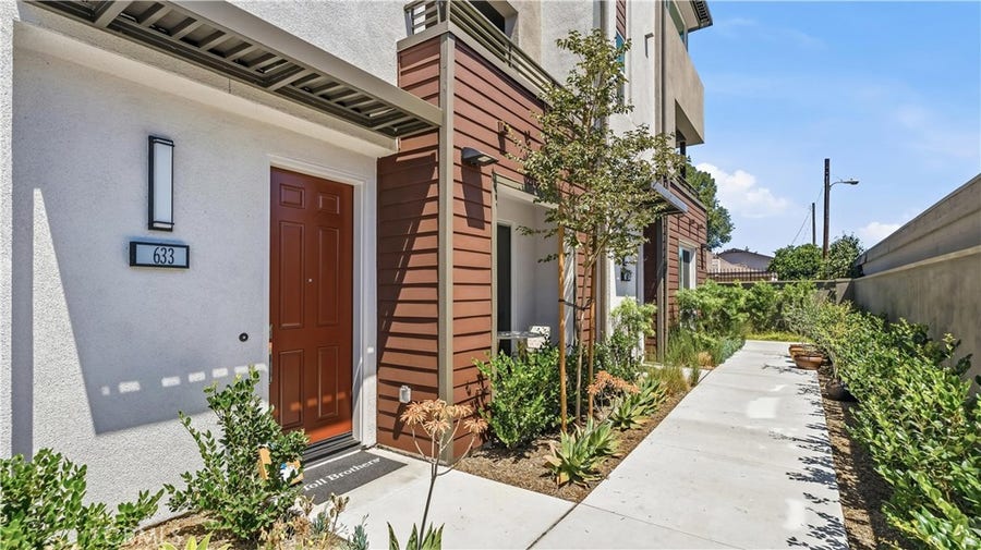 Property photo for 633 S Lyon St, Santa Ana, CA