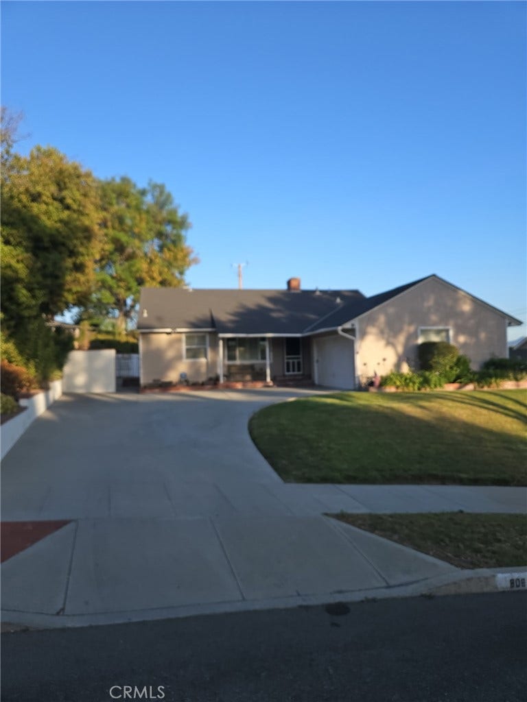 Property photo for 806 Stanford, Burbank, CA