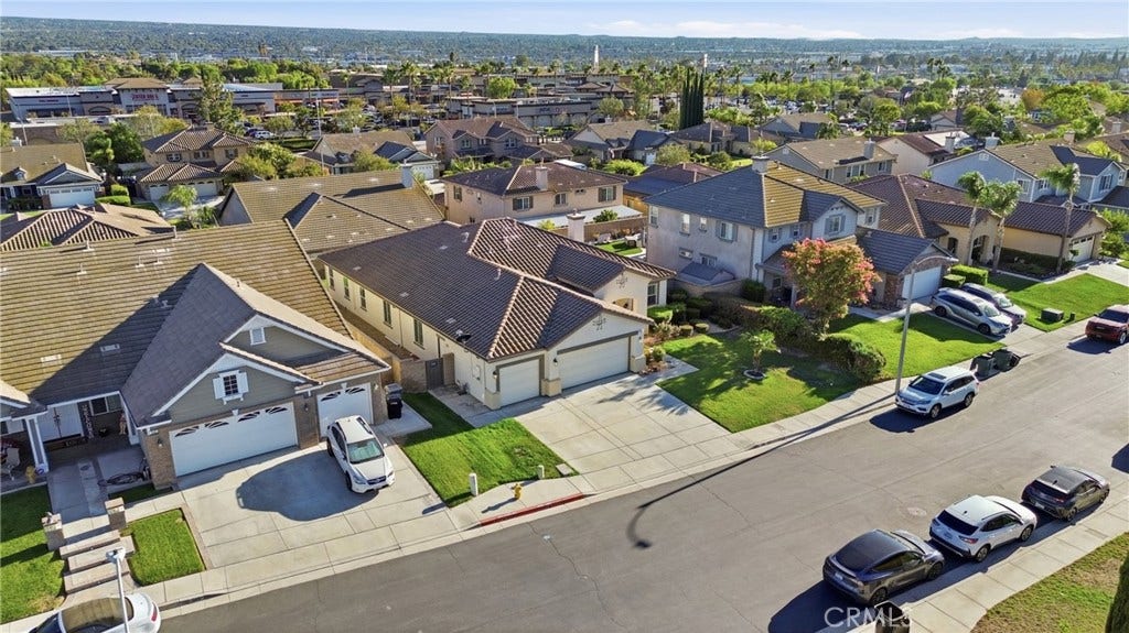 558 Calderone, Corona, CA 92879