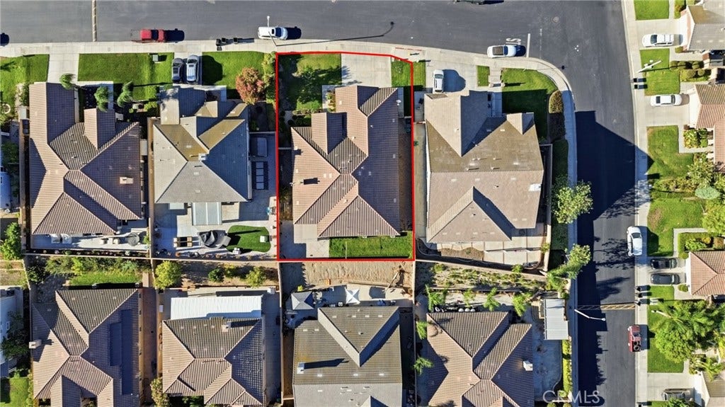 558 Calderone, Corona, CA 92879