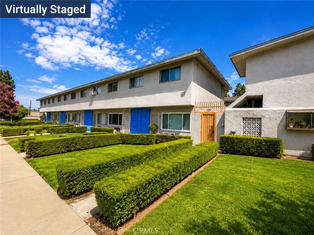 VIRTUALLY STAGED PHOTO. FURNITURE, DECOR, AND FINISHES SHOWN ARE FOR MARKETING PURPOSES ONLY