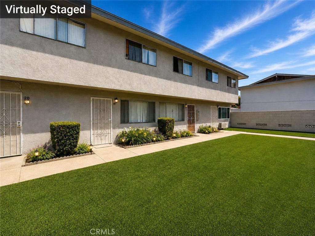 VIRTUALLY STAGED PHOTO. FURNITURE, DECOR, AND FINISHES SHOWN ARE FOR MARKETING PURPOSES ONLY