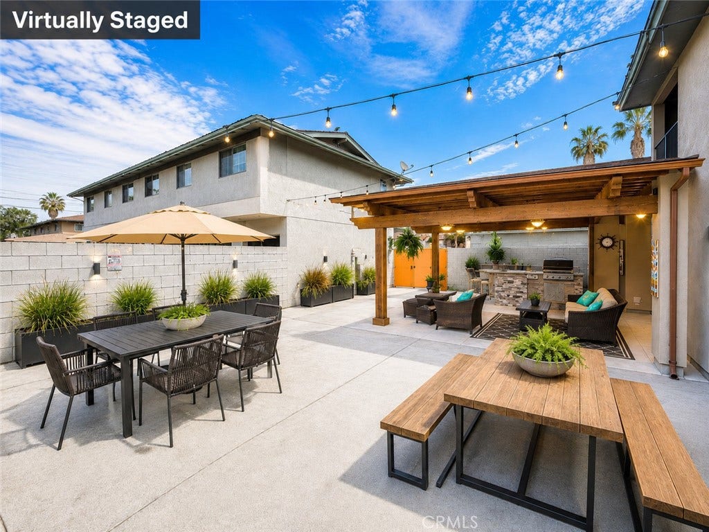 VIRTUALLY STAGED PHOTO. FURNITURE, DECOR, AND FINISHES SHOWN ARE FOR MARKETING PURPOSES ONLY