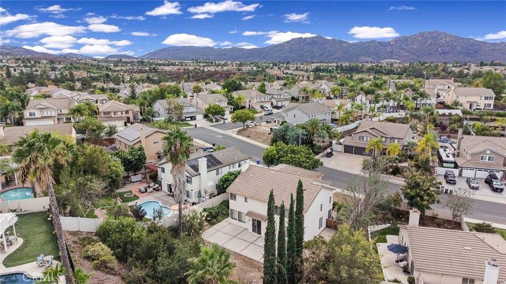 32904 Cinon Drive, Temecula, CA 92592 32904 Cinon Drive, Temecula, CA 92592