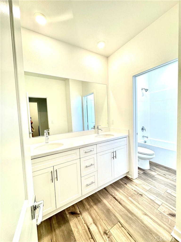 5826 Walden Ct, Eastvale, CA 92880 Shared bathroom