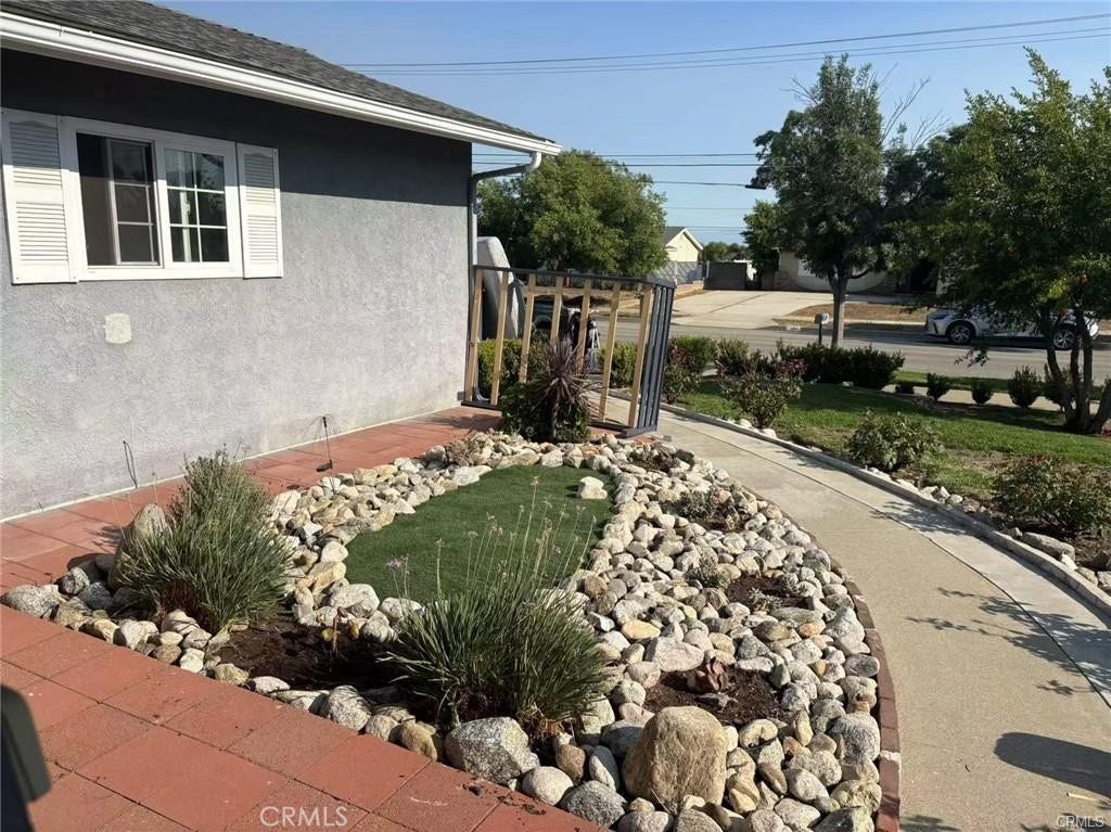 1095 W 17th Street, Upland, CA 91784 1095 W 17th Street, Upland, CA 91784