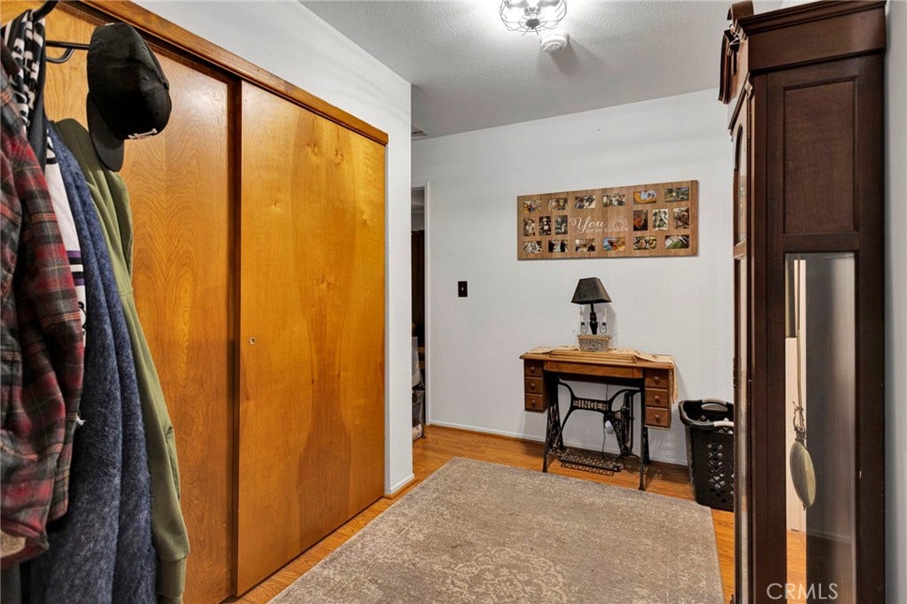 7766 Pipeline, Wrightwood, CA 92397 Hallway