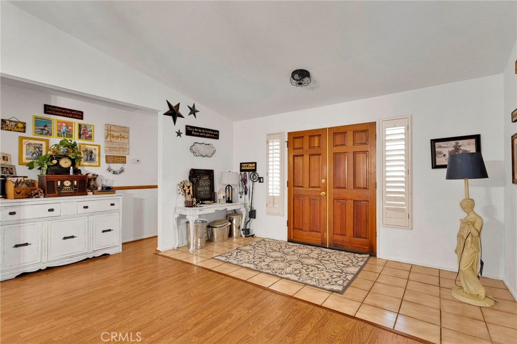 7766 Pipeline, Wrightwood, CA 92397 Front entry