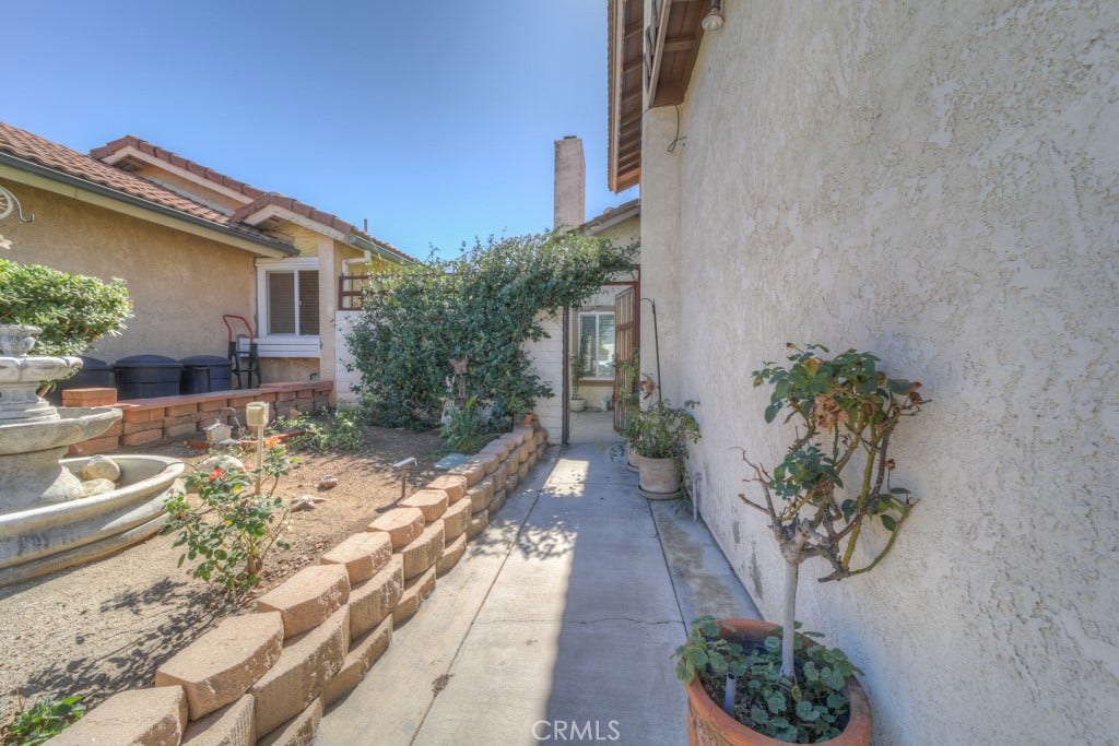 6589 Thunder Bay Trail, Riverside, CA 92509 Front Walkway