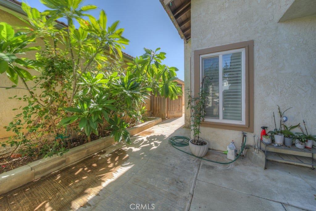 6589 Thunder Bay Trail, Riverside, CA 92509 Front Walkway