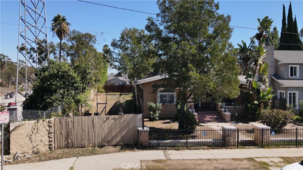 2418 10th Avenue, Los Angeles, CA 90018