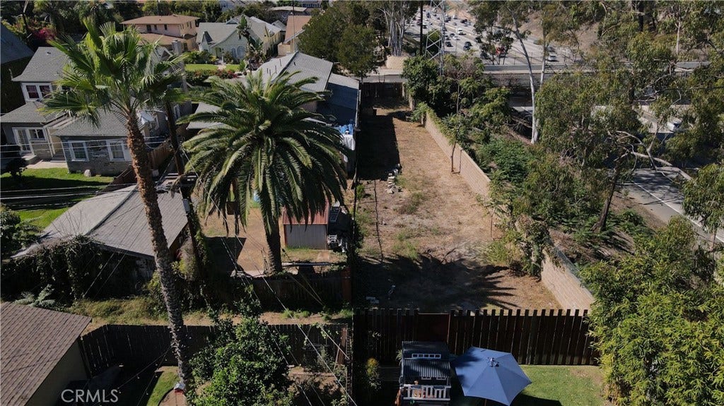2418 10th Avenue, Los Angeles, CA 90018