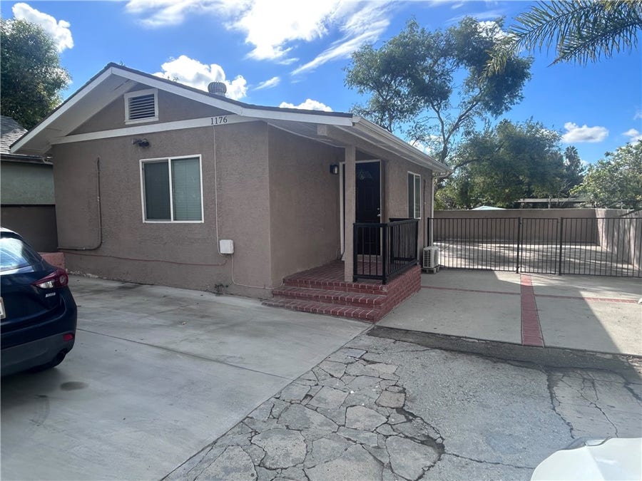 Property photo for 1176 E Villa St, Pasadena, CA