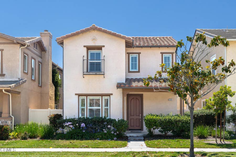 Property photo for 326 Lakeview Court, Oxnard, CA