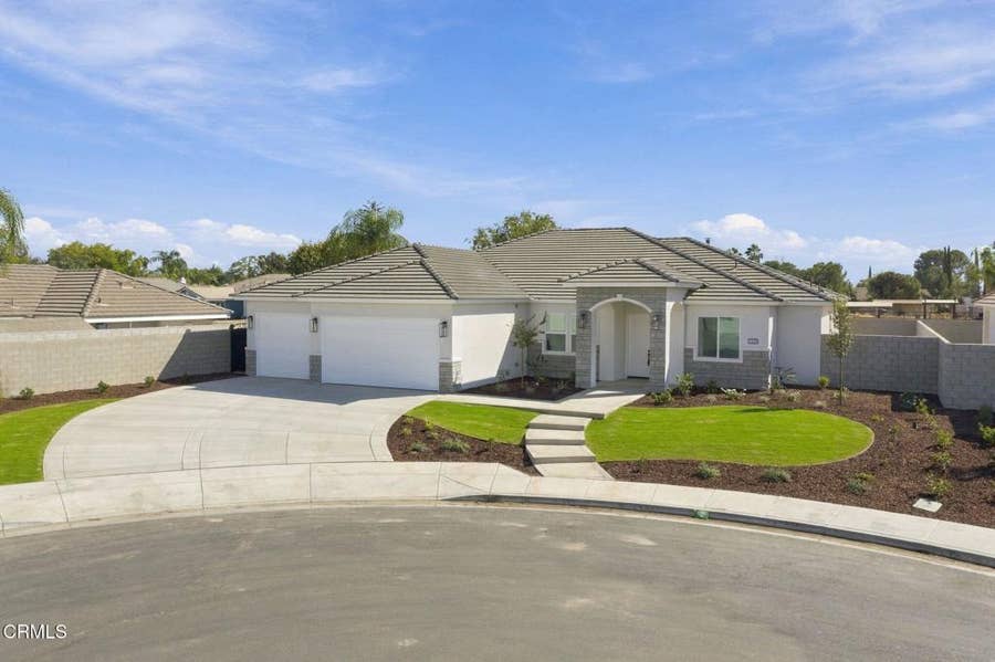 Property photo for 13508 Velma Pearl Way, Bakersfield, CA