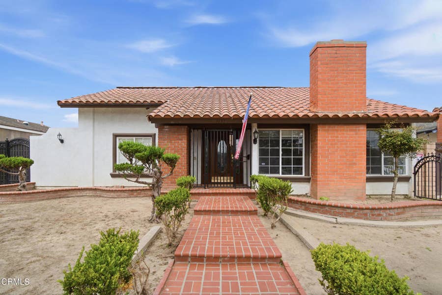 Property photo for 1131 Camelot Way, Oxnard, CA