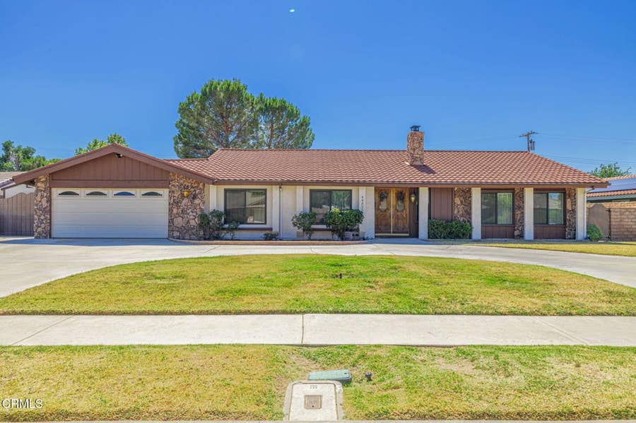 Property photo for 44625 Loneoak Avenue, Lancaster, CA