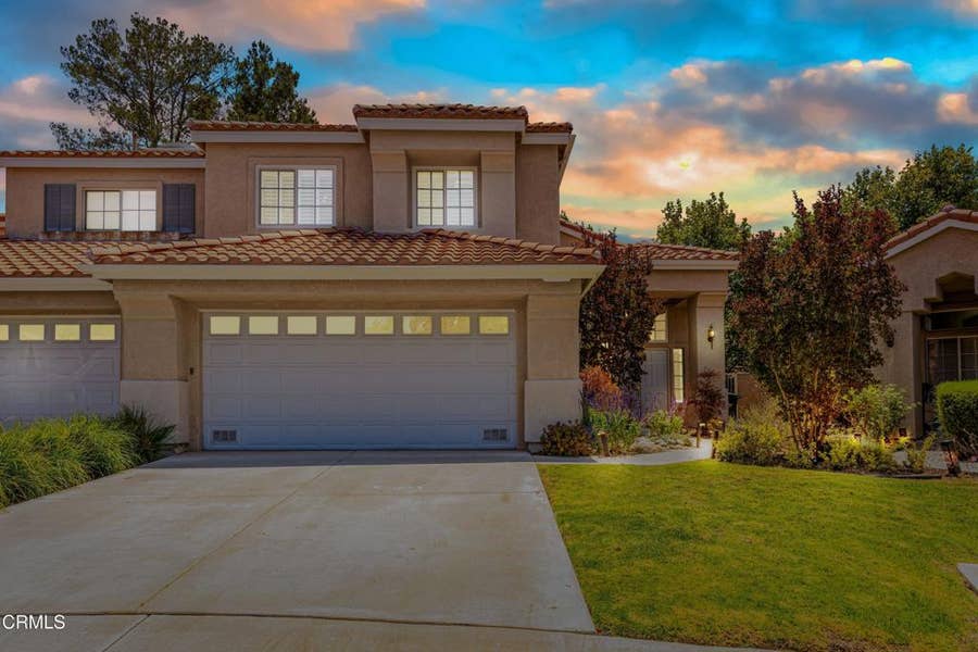 Property photo for 146 Symphony Lane, Oak Park, CA