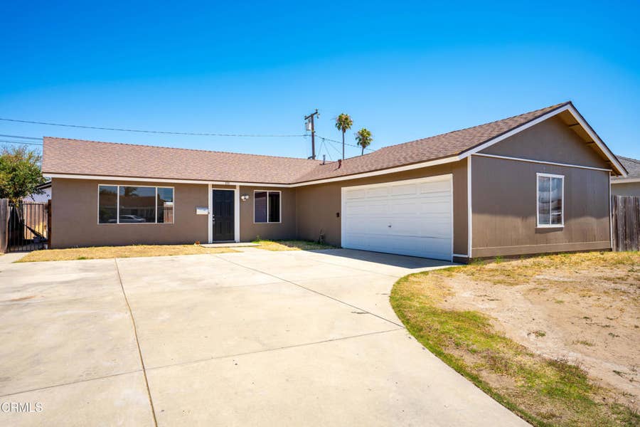 Property photo for 555 Del Sur Way, Oxnard, CA