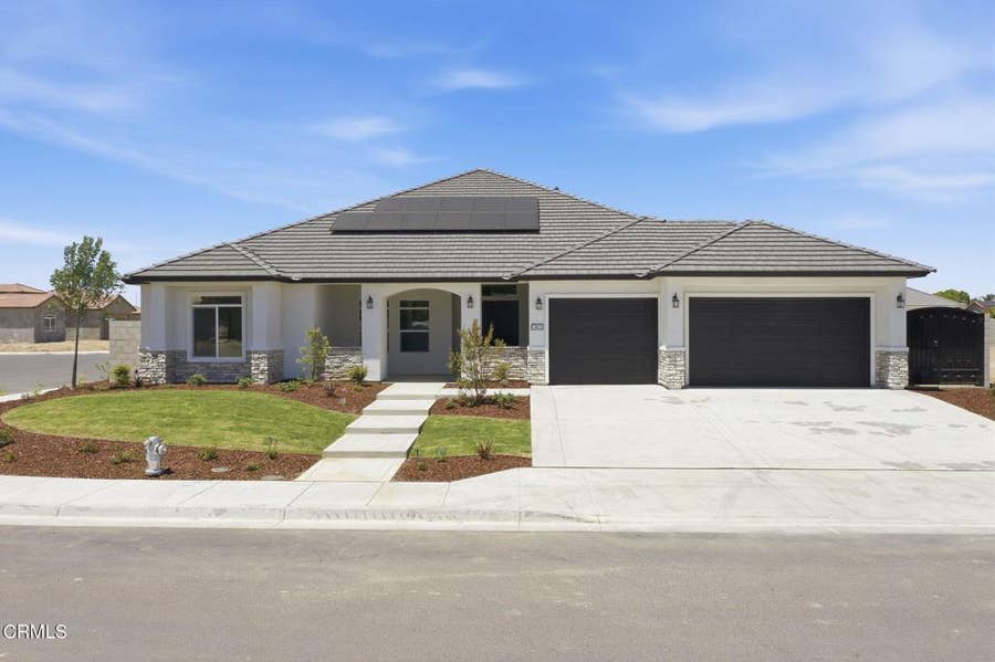 Property photo for 13615 Velma Pearl Way, Bakersfield, CA