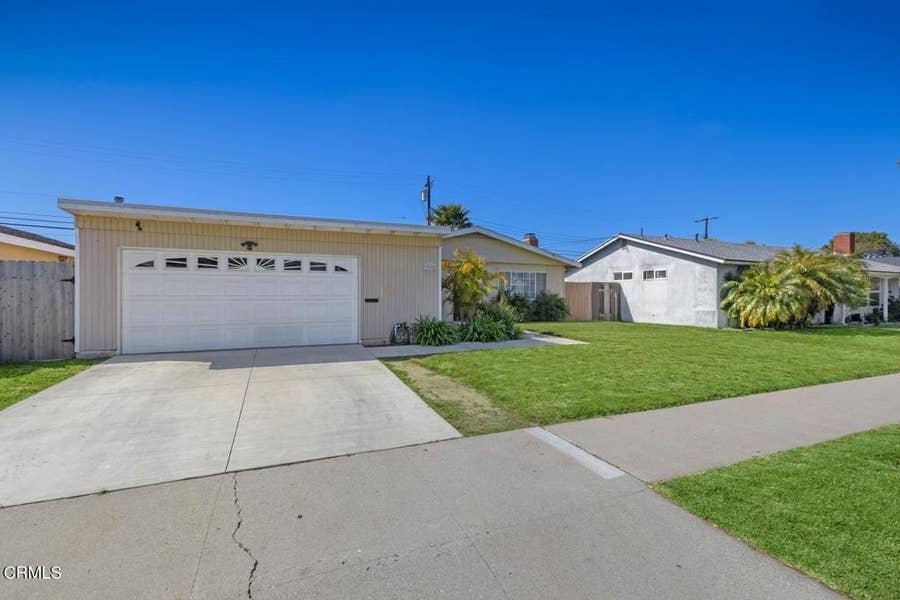 Property photo for 1410 Huntswood Way, Oxnard, CA